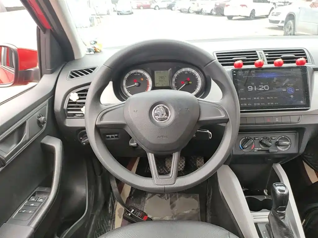 Škoda Fabia 2017 1.4L Auto Car Enjoy Edition фото 10