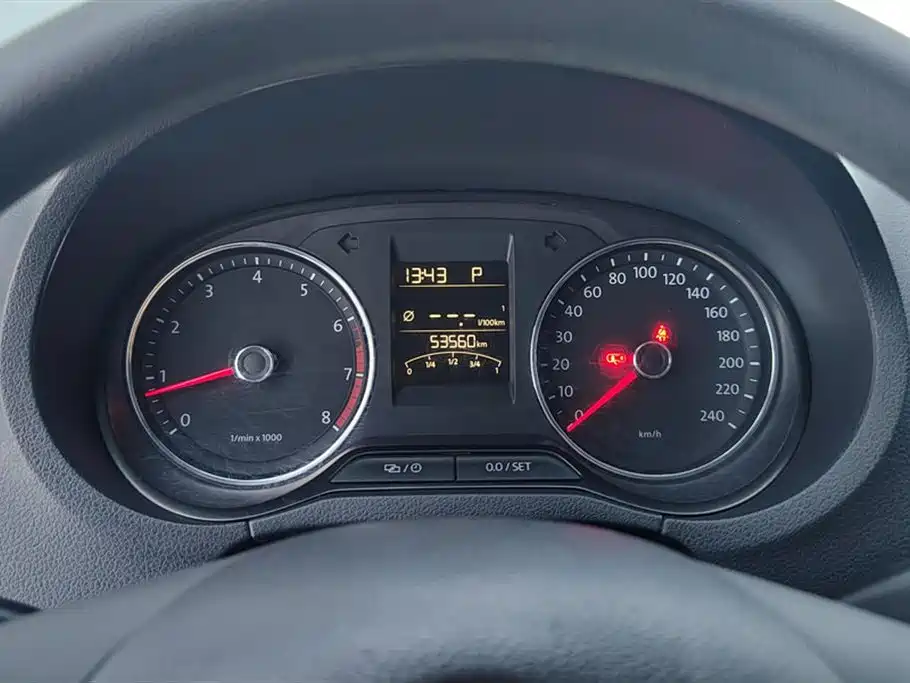 Volkswagen Polo 2014 1.4L Automatic Comfort Edition фото 14