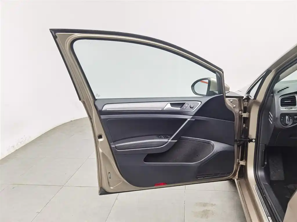 Volkswagen Golf 2016 230TSI Automatic Luxury фото 8
