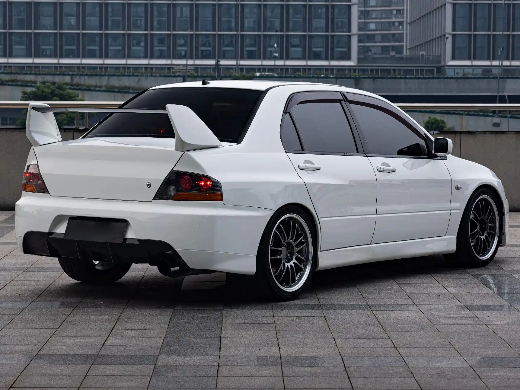 صورة 4 - Mitsubishi Lancer