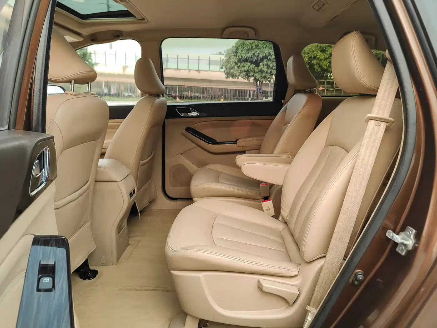 Baojun 730 2015 2014 1.5L Manual Luxury Navigation ESP Edition 7-Seater