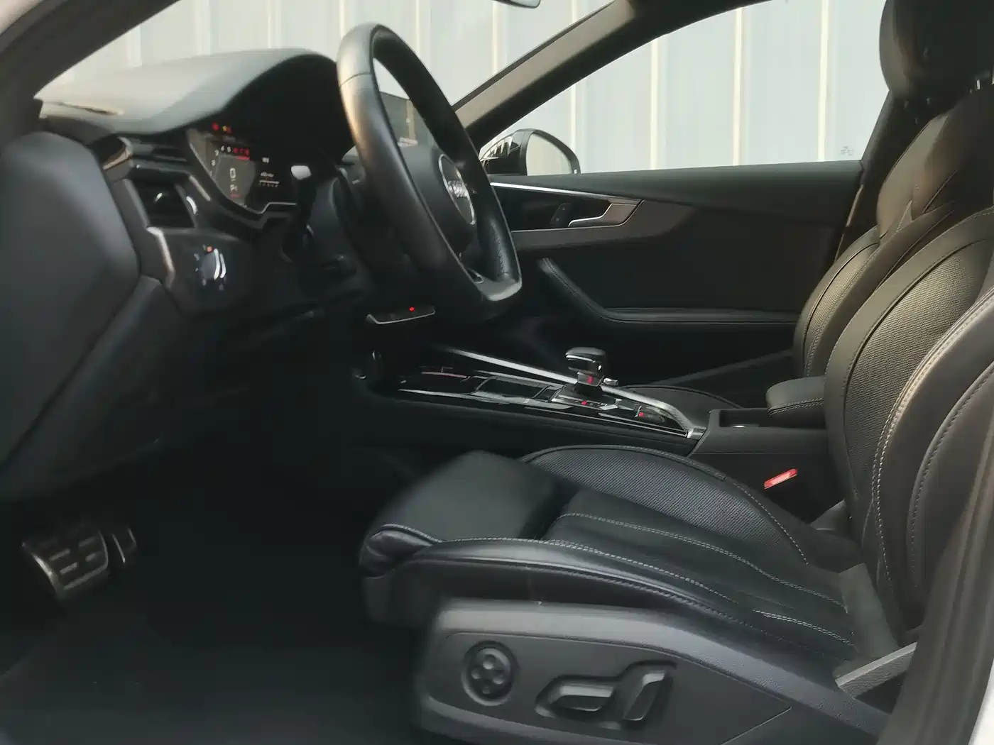 Audi A4L 2023 40 TFSI quattro Luxury Sport фото 6