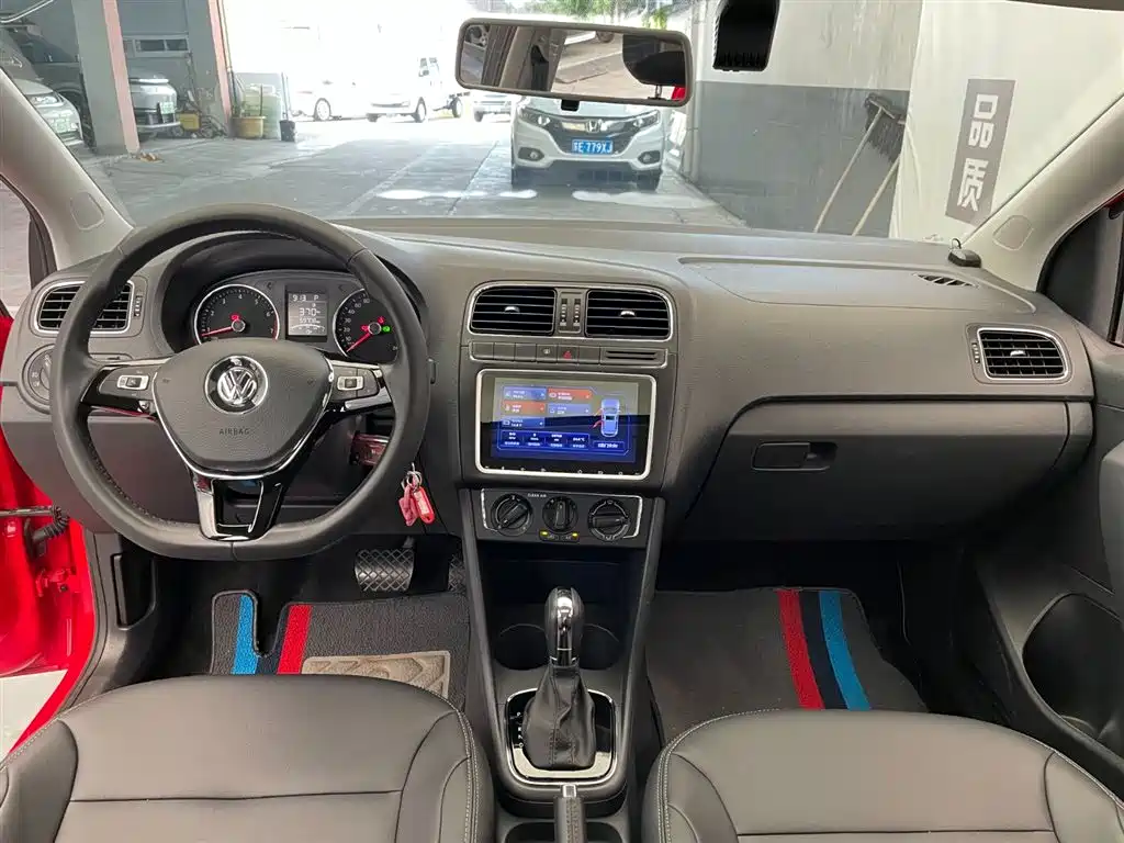 Фото 8 - Volkswagen Polo