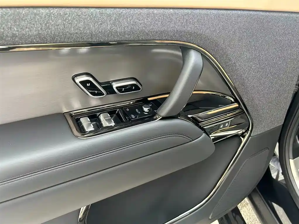 Land Rover Range Rover Sport фото 18