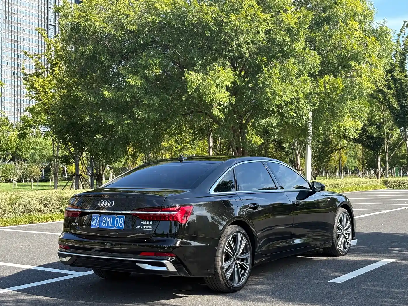 Фото 6 - Audi A6L