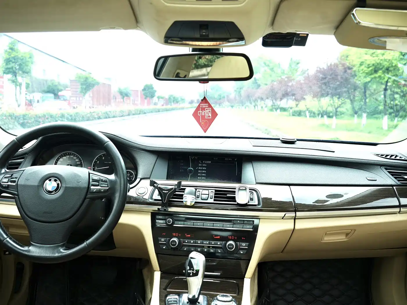 BMW 7 Series 2011 740Li Steinway Limited Edition фото 10