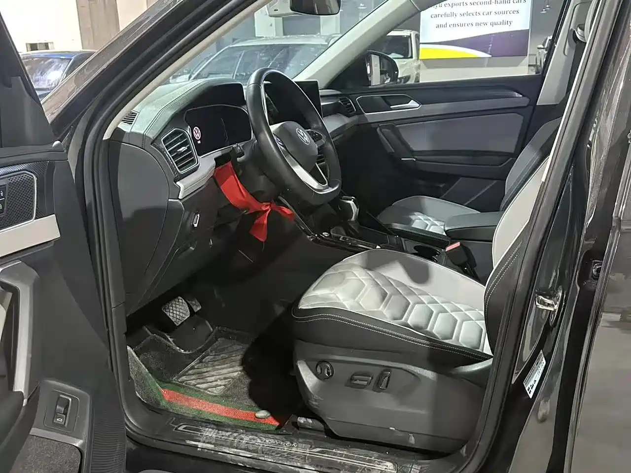 Volkswagen Tayron 2022 280TSI 2WD Luxury Smart Connect Edition фото 4