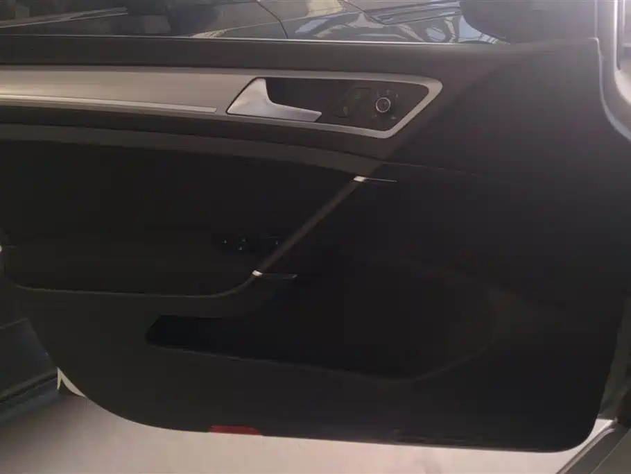 Volkswagen Golf 2020 Beloved Edition 200TSI DSG Comfort фото 7