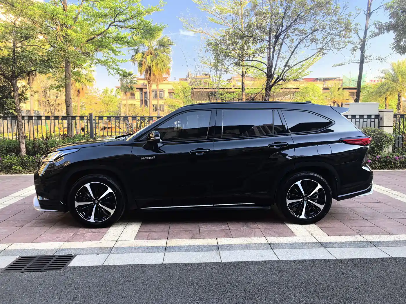 Toyota Crown Kluger 2021 2.5L HEV AWD Flagship Edition фото 4
