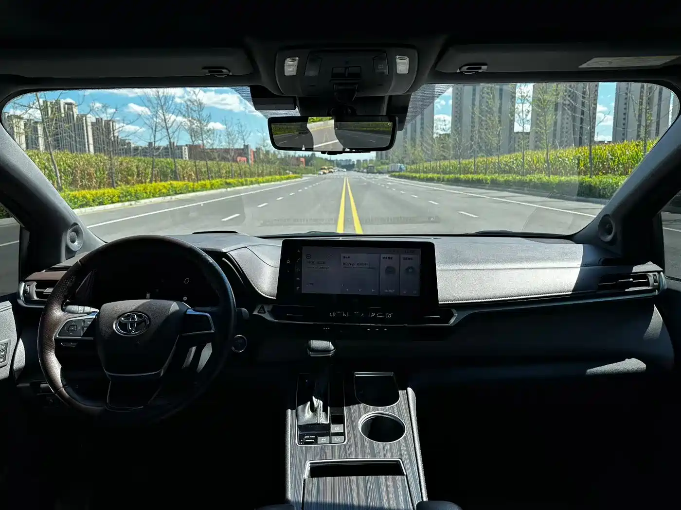Фото 3 - Toyota Granvia