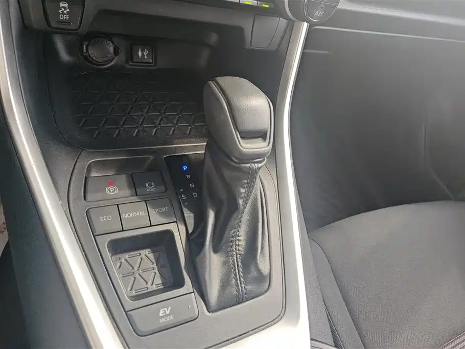 Toyota Wildlander 2022 Hybrid 2.5L E-CVT FWD Leading Edition фото 16