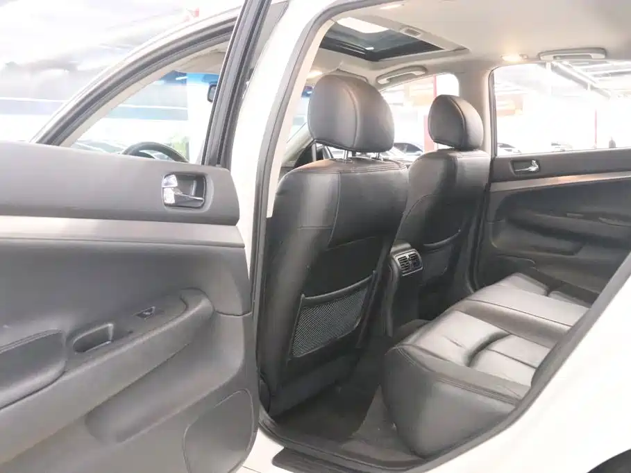 Infiniti G Series 2011 2010 Model G25 Sedan Luxury Sport Edition