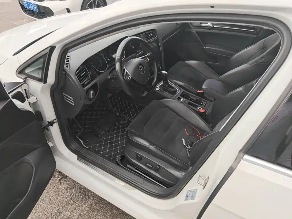 Photo 16 - Volkswagen Golf