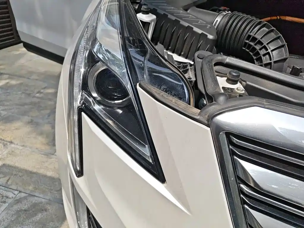 Photo 7 - Cadillac XT5