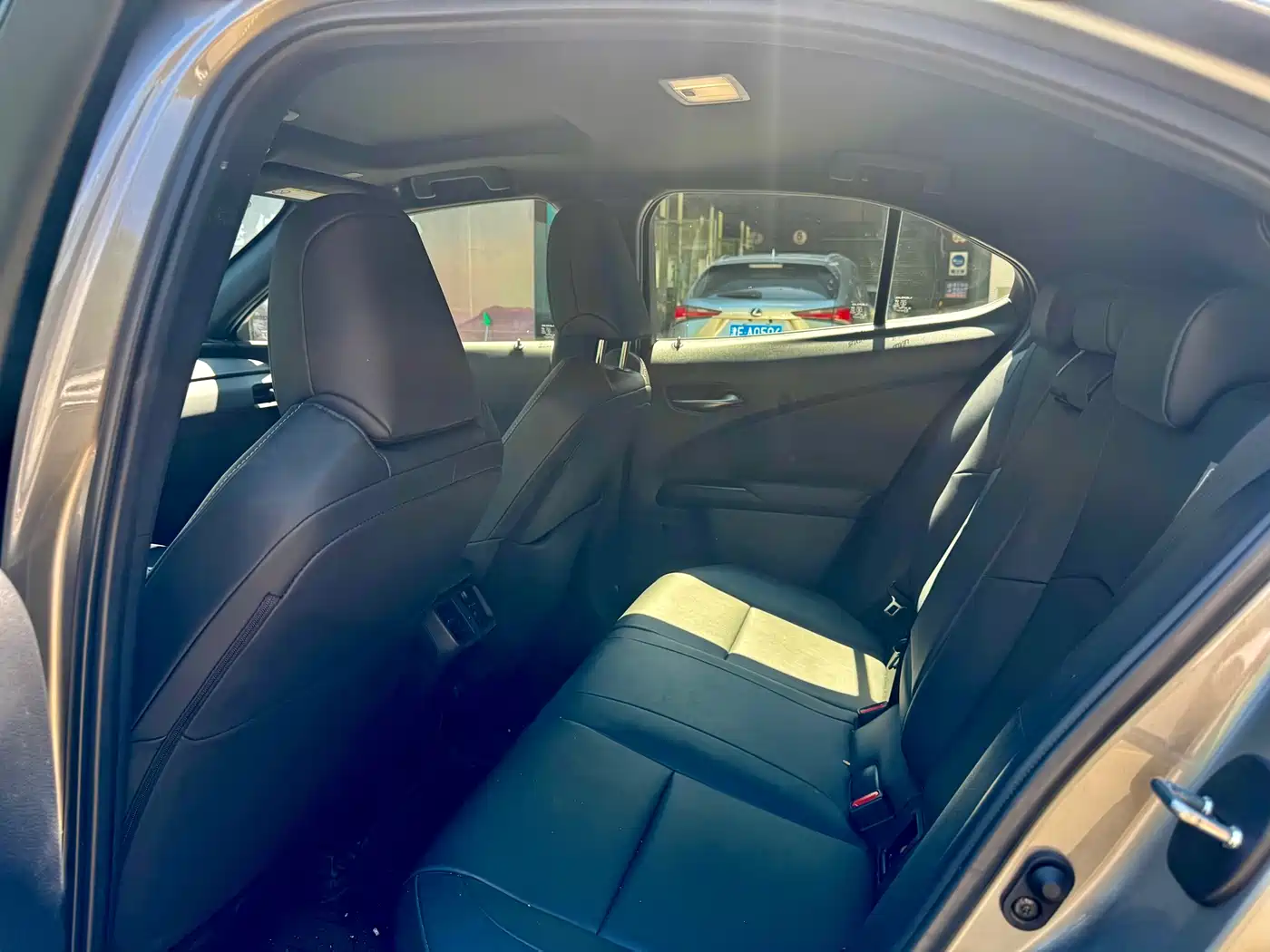 Lexus UX 2022 260h Fun Edition фото 8