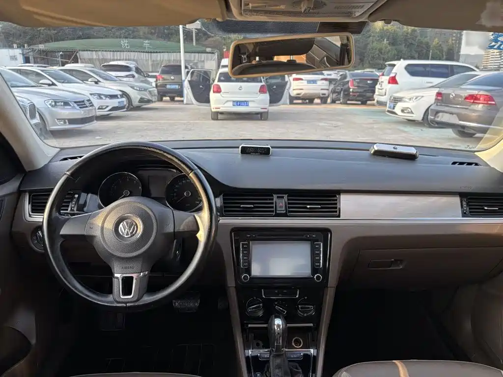 Volkswagen Bora 2014 1.6L Automatic Comfort Edition фото 12