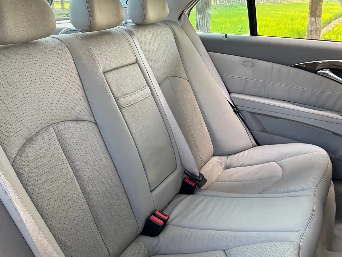 Photo 19 - Mercedes-Benz E-Class