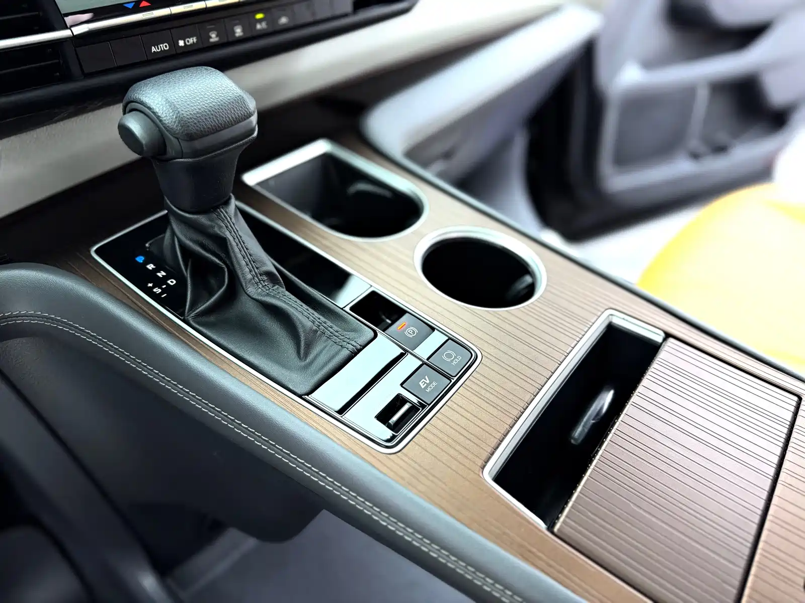 Фото 25 - Toyota Sienna