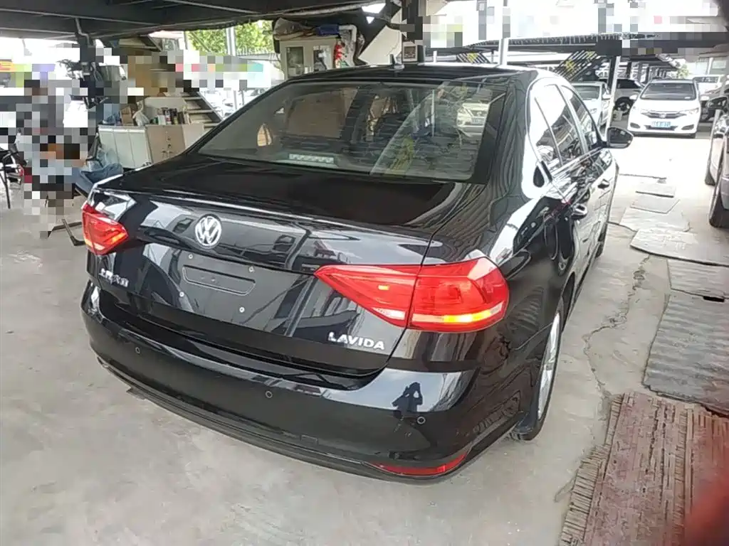 Volkswagen Lavida 2017 1.6L Manual Trend Edition фото 7