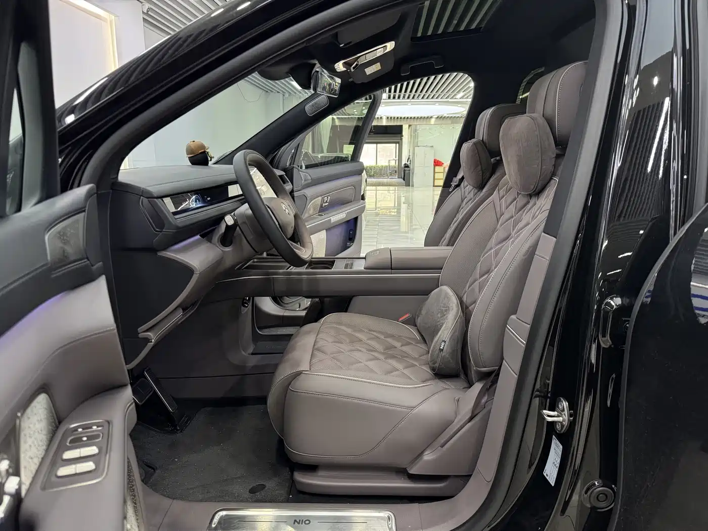 NIO ES8 2026 2025 Model 6-Seat Executive Luxury Edition