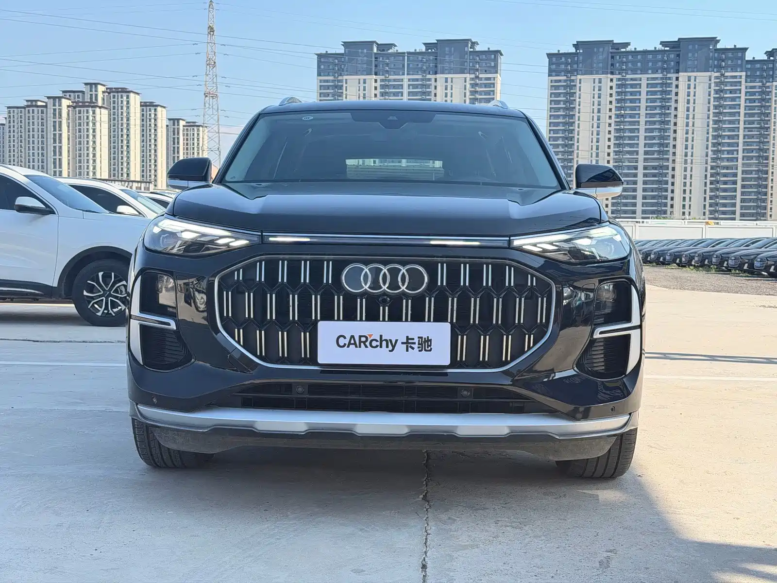 Photo 2 - Audi Q6