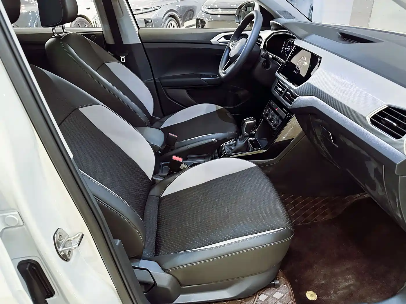 Volkswagen Tanying 2021 1.5L Automatic Smart Connect Edition фото 15