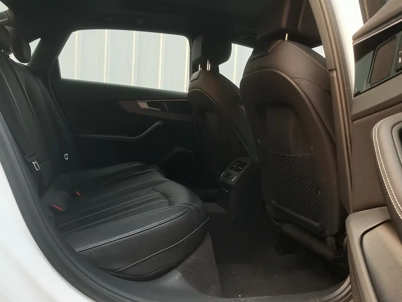 Audi A4L 2023 40 TFSI quattro Luxury Sport фото 12