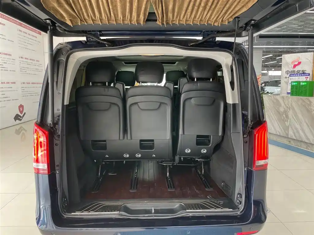 Mercedes-Benz V-Class 2017 Model V 260 Pilot Edition фото 28