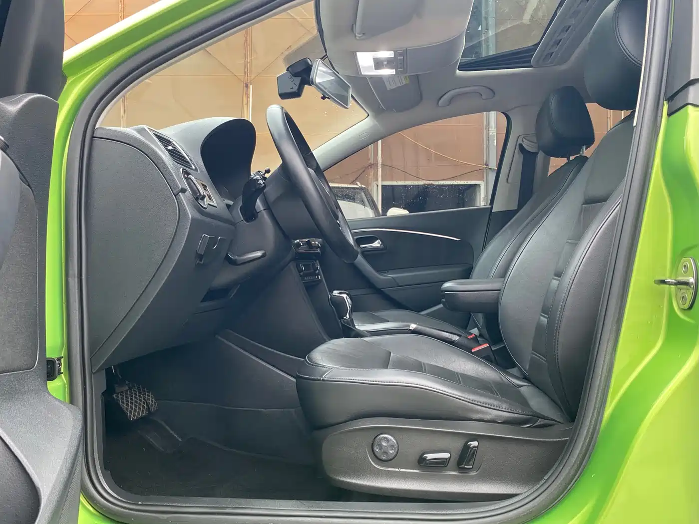 Volkswagen Polo 2013 1.6L Automatic Comfort Edition фото 9