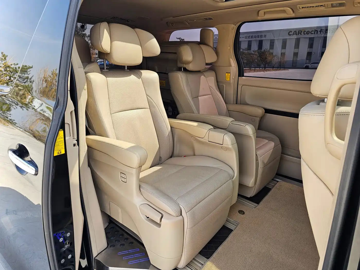 Toyota Alphard 2012 3.5L Luxury Edition фото 24