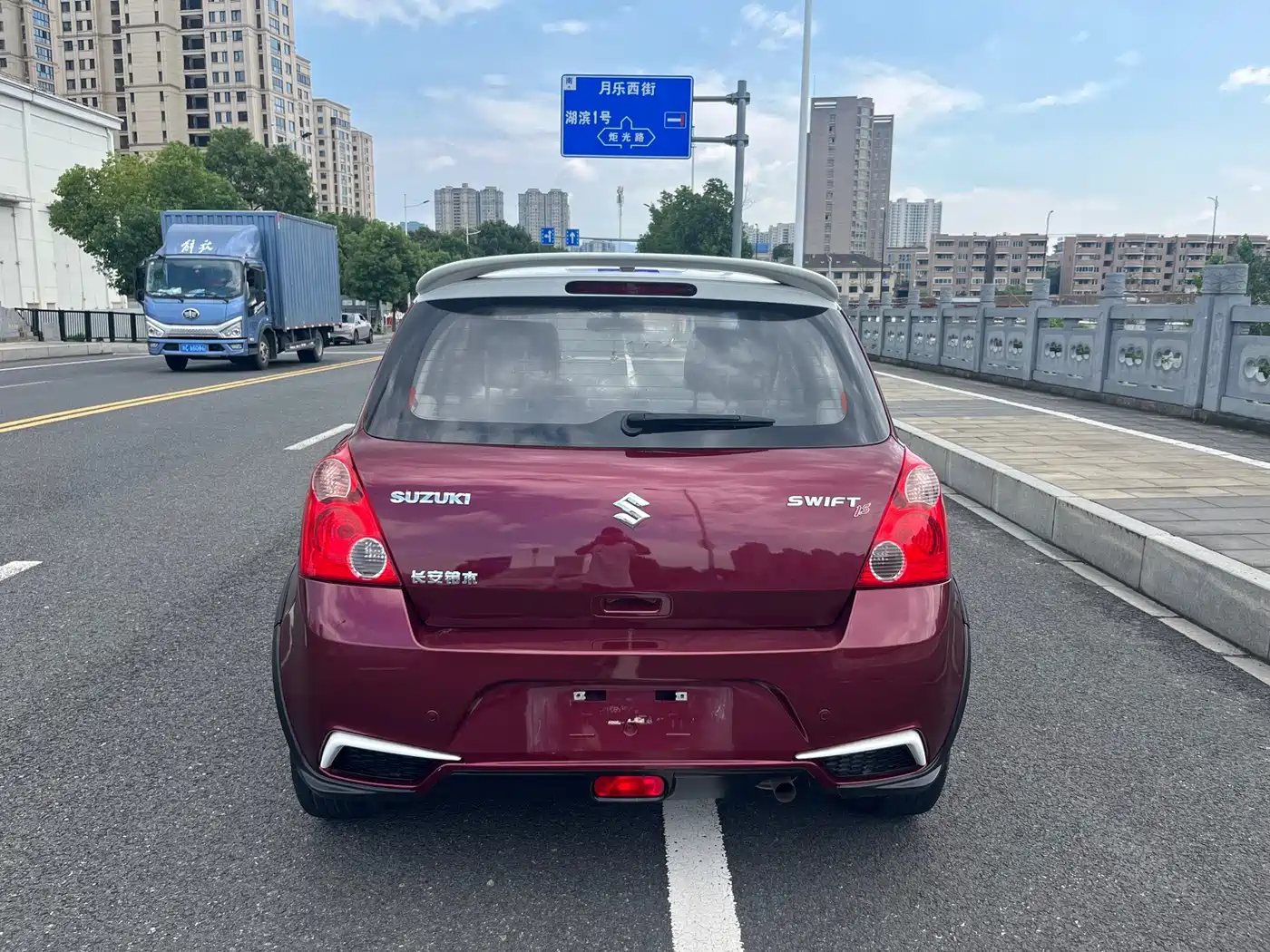 Фото 5 - Suzuki Swift