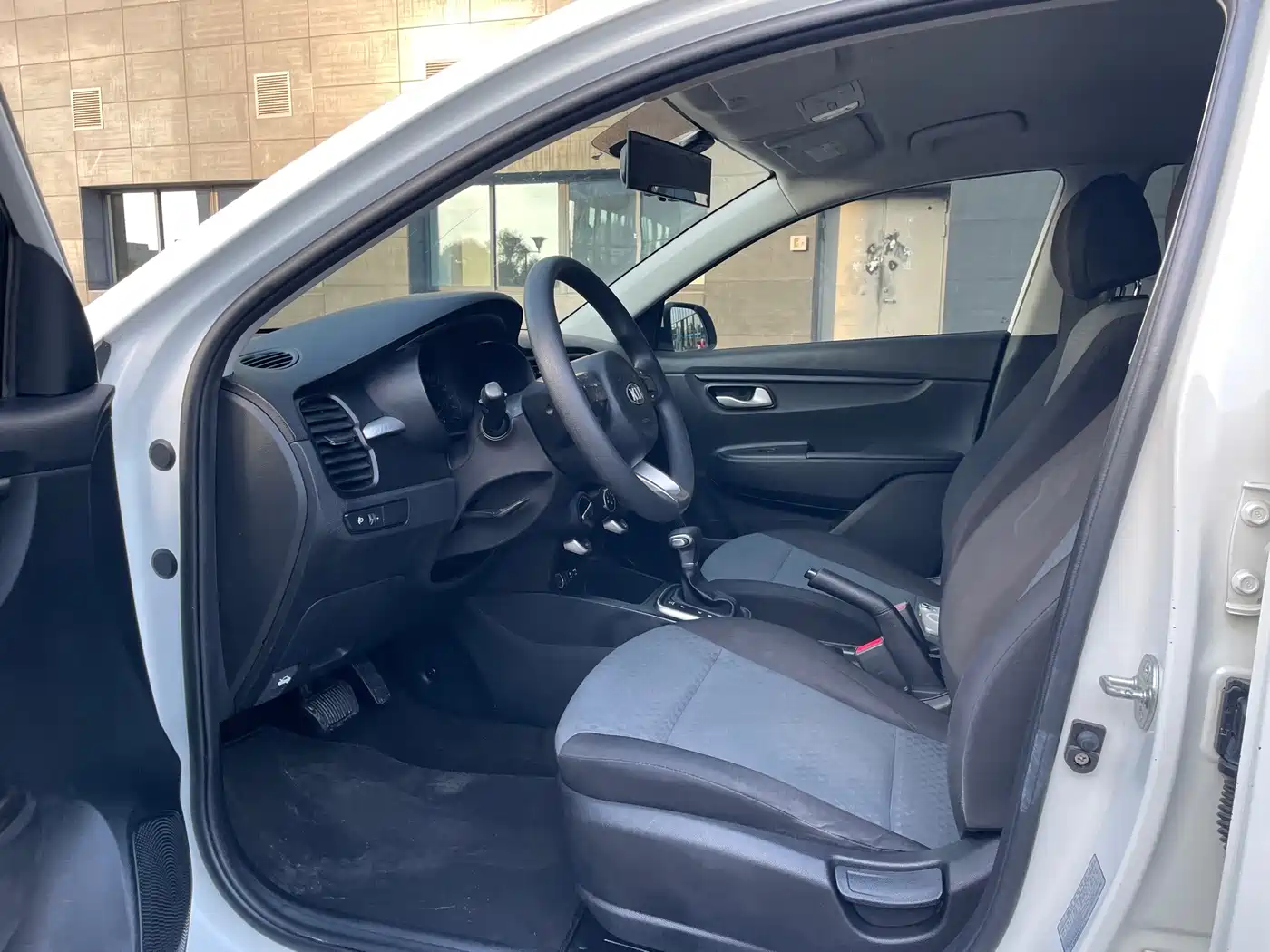Kia K2 2017 2017 Sedan 1.4L AT GLS