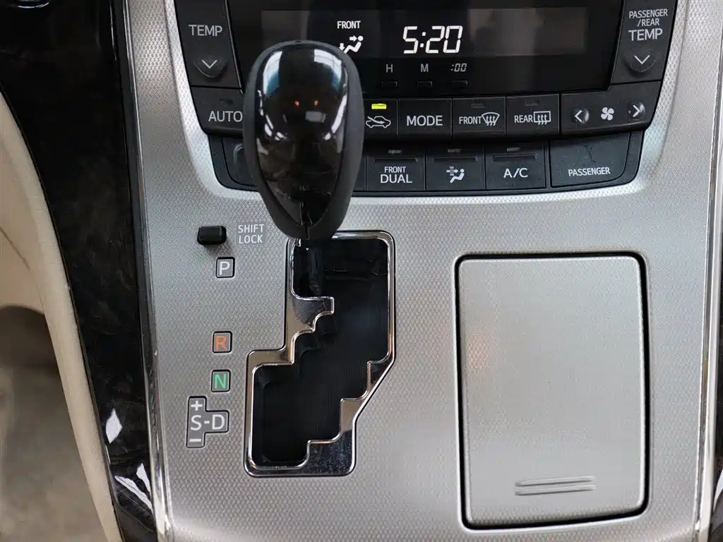 Toyota Alphard 2015 3.5L Premium Edition фото 20