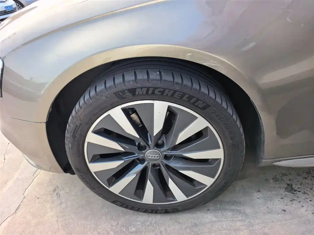 Audi A4L 2013 35 TFSI Automatic Standard фото 7