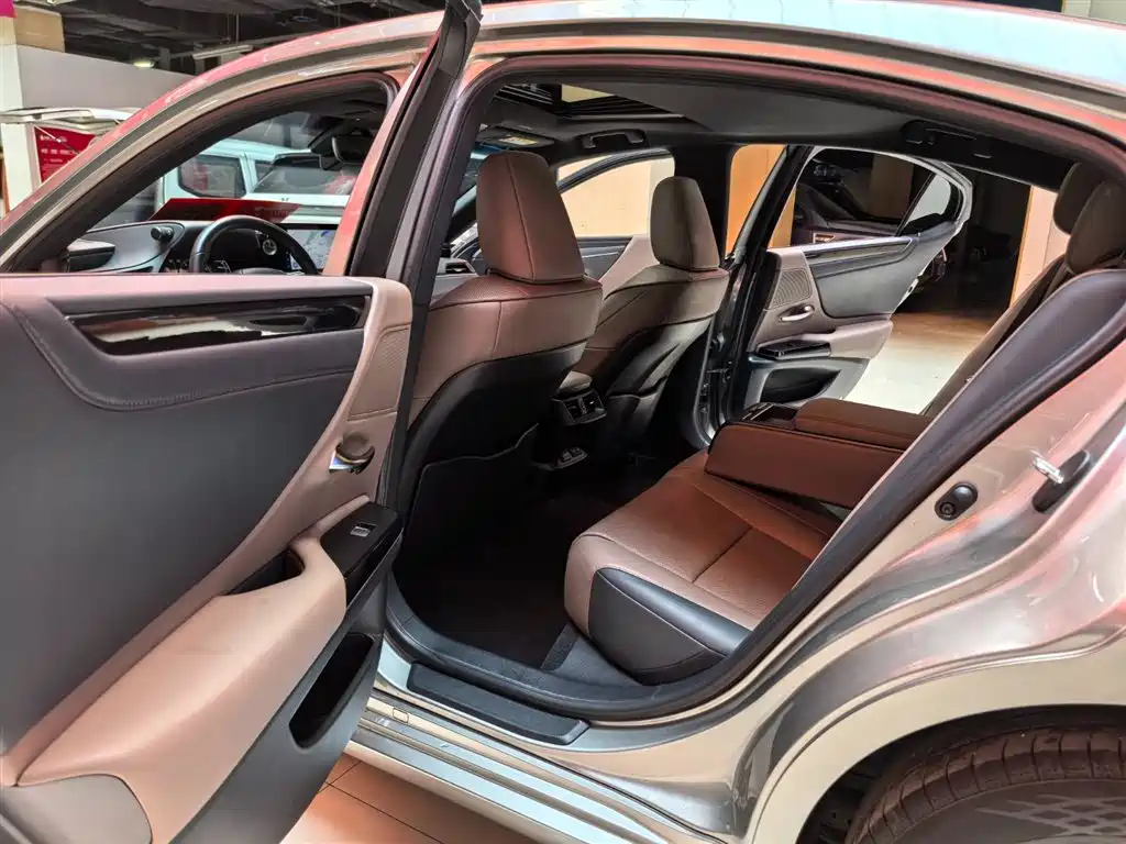 Lexus ES 2023 200 Excellence Edition фото 7