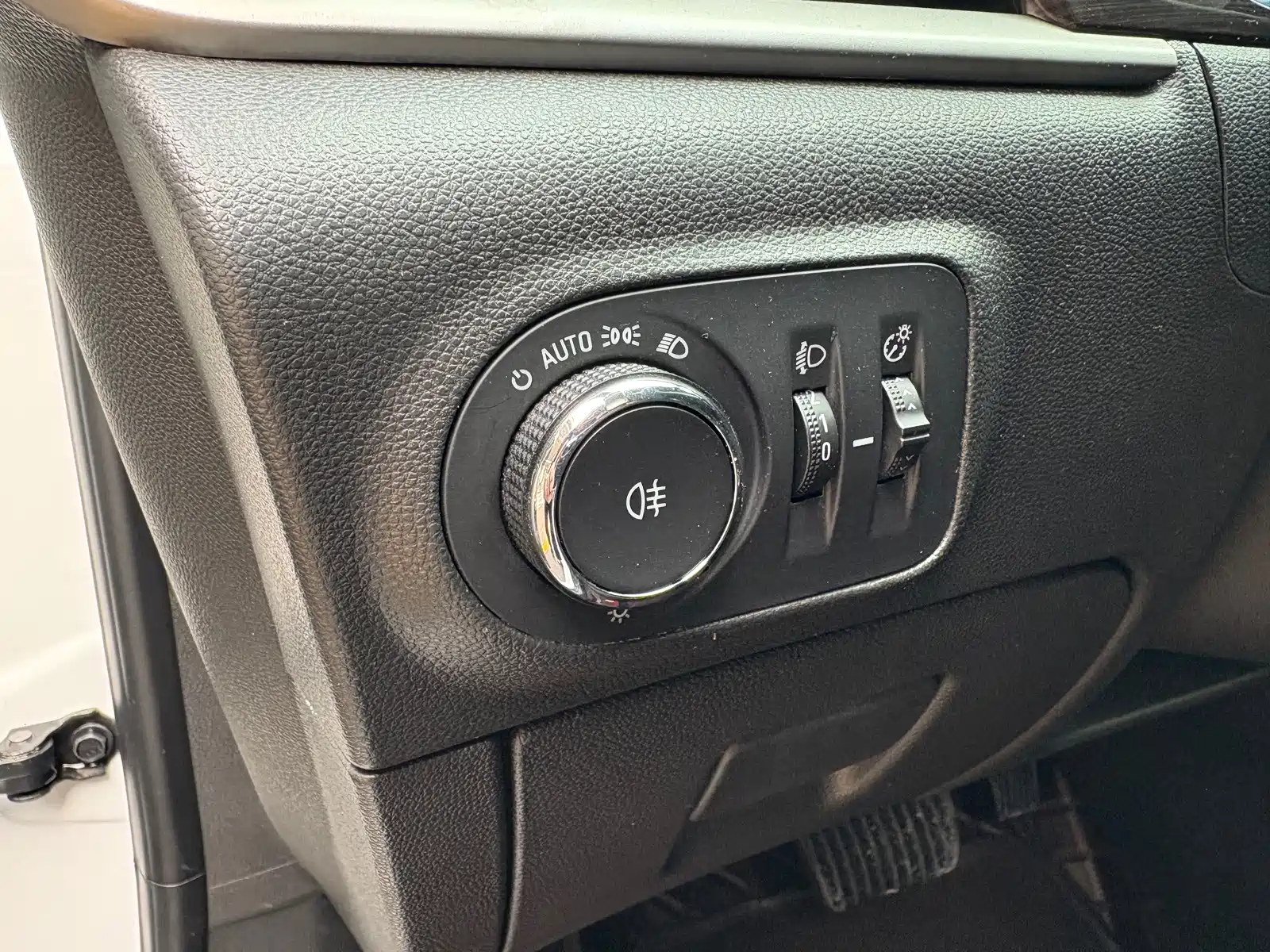 Photo 10 - Buick Verano