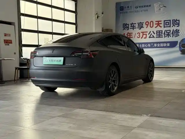 Фото 6 - Tesla Model 3