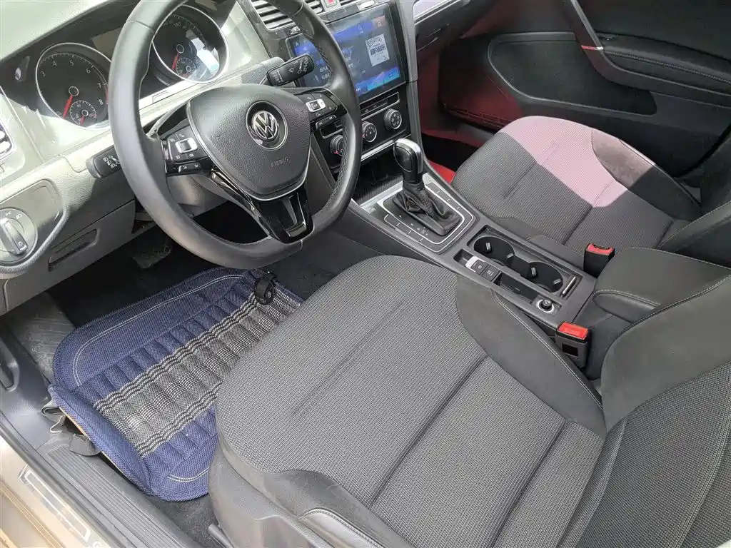Volkswagen Golf 2018 1.6L Automatic Comfort фото 8