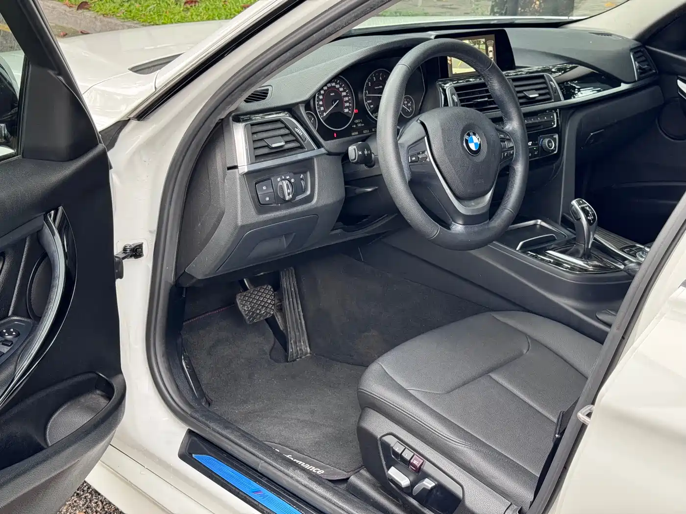 BMW 3 Series 2017 320Li M Sport фото 11