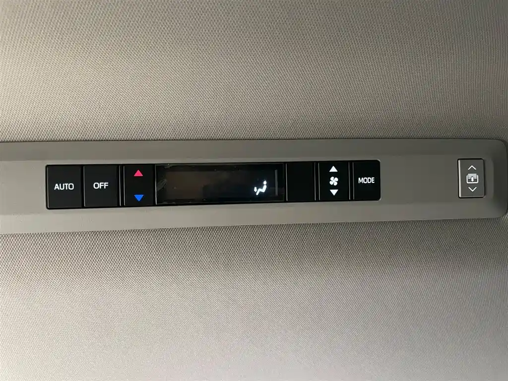 Toyota Granvia 2023 2.5L Hybrid Prestige PLUS Edition фото 18