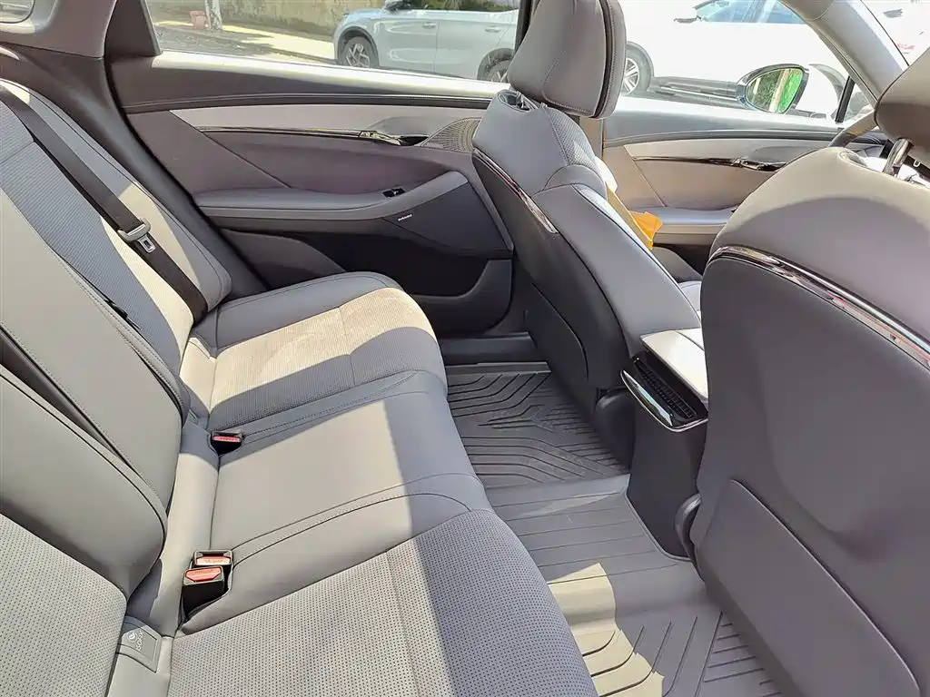 Voyah Auto VOYAH Zhuiguang 2024 PHEV AWD Ultra Long Range Flagship фото 11