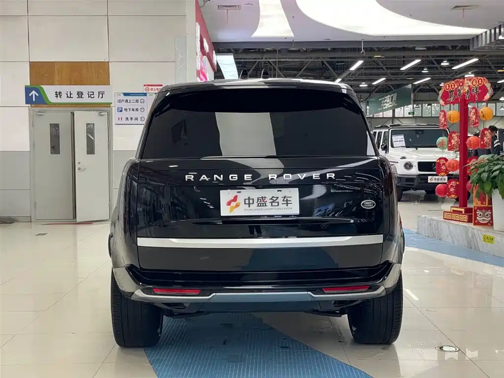 Land Rover Range Rover 2024 3.0 L6 400PS Genesis Extended фото 8
