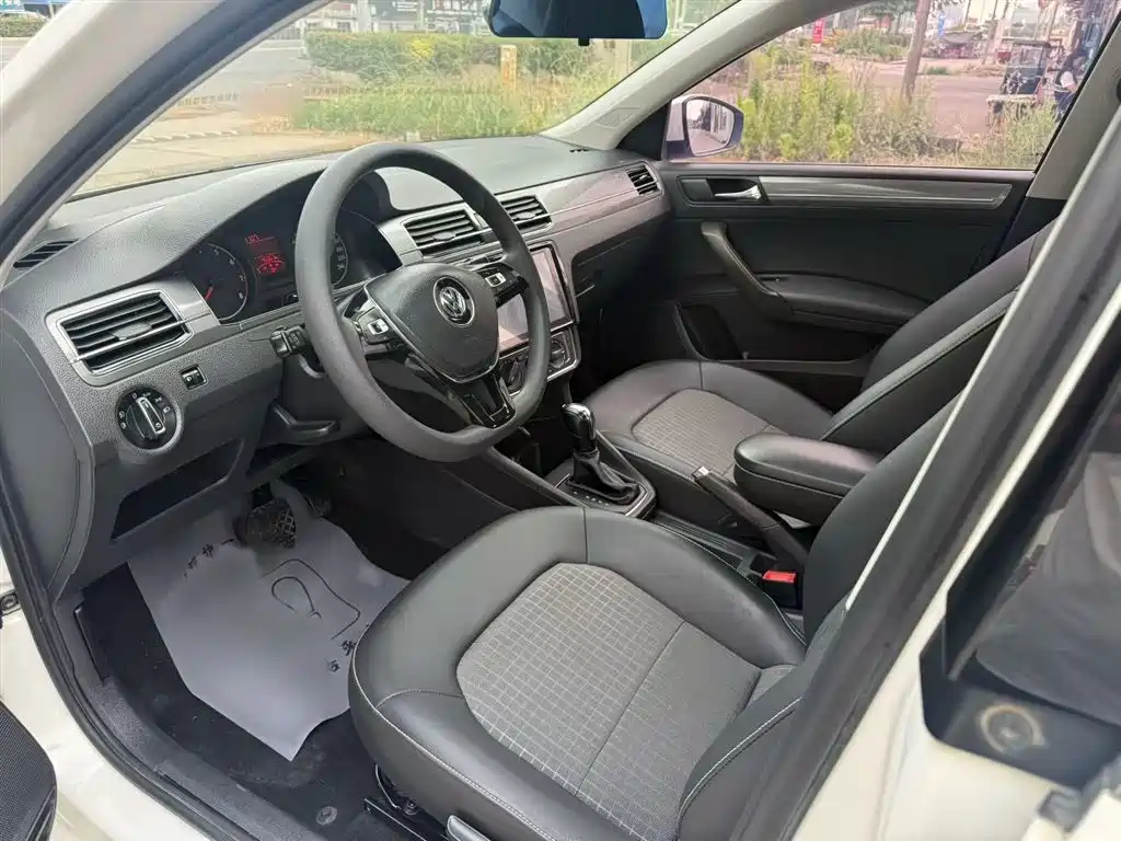 Volkswagen Santana 2016 1.6L Automatic Comfort Edition фото 10