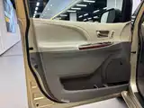 Фото 8 - Toyota Sienna