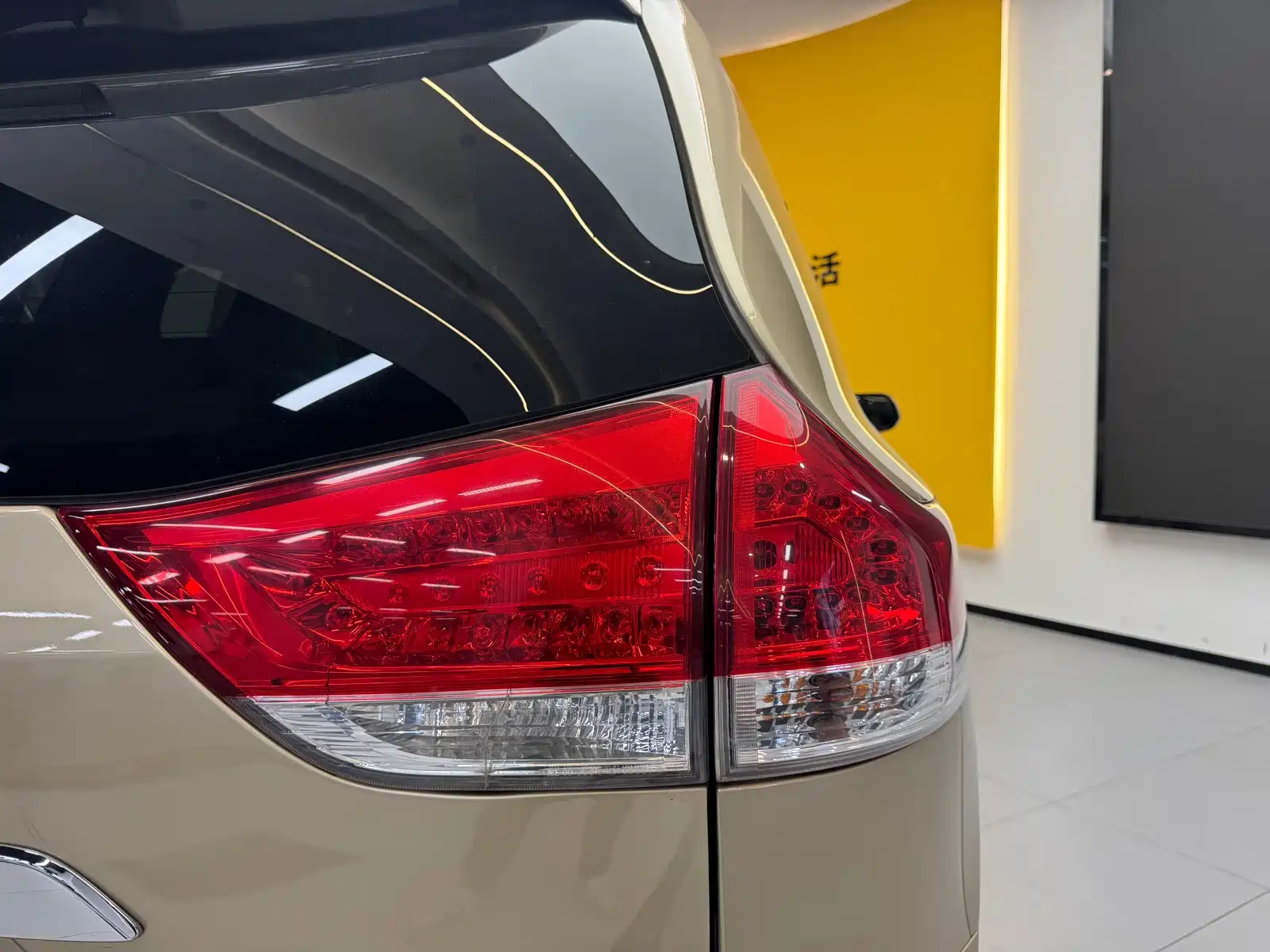Фото 26 - Toyota Sienna