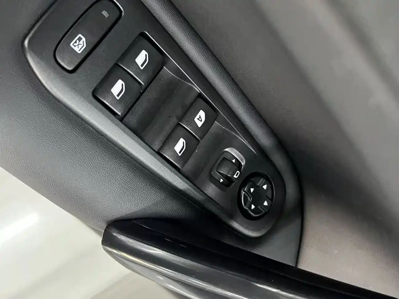Peugeot 408 2019 360THP Auto Luxury Edition China VI фото 12