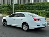 Photo 9 - Chevrolet Malibu
