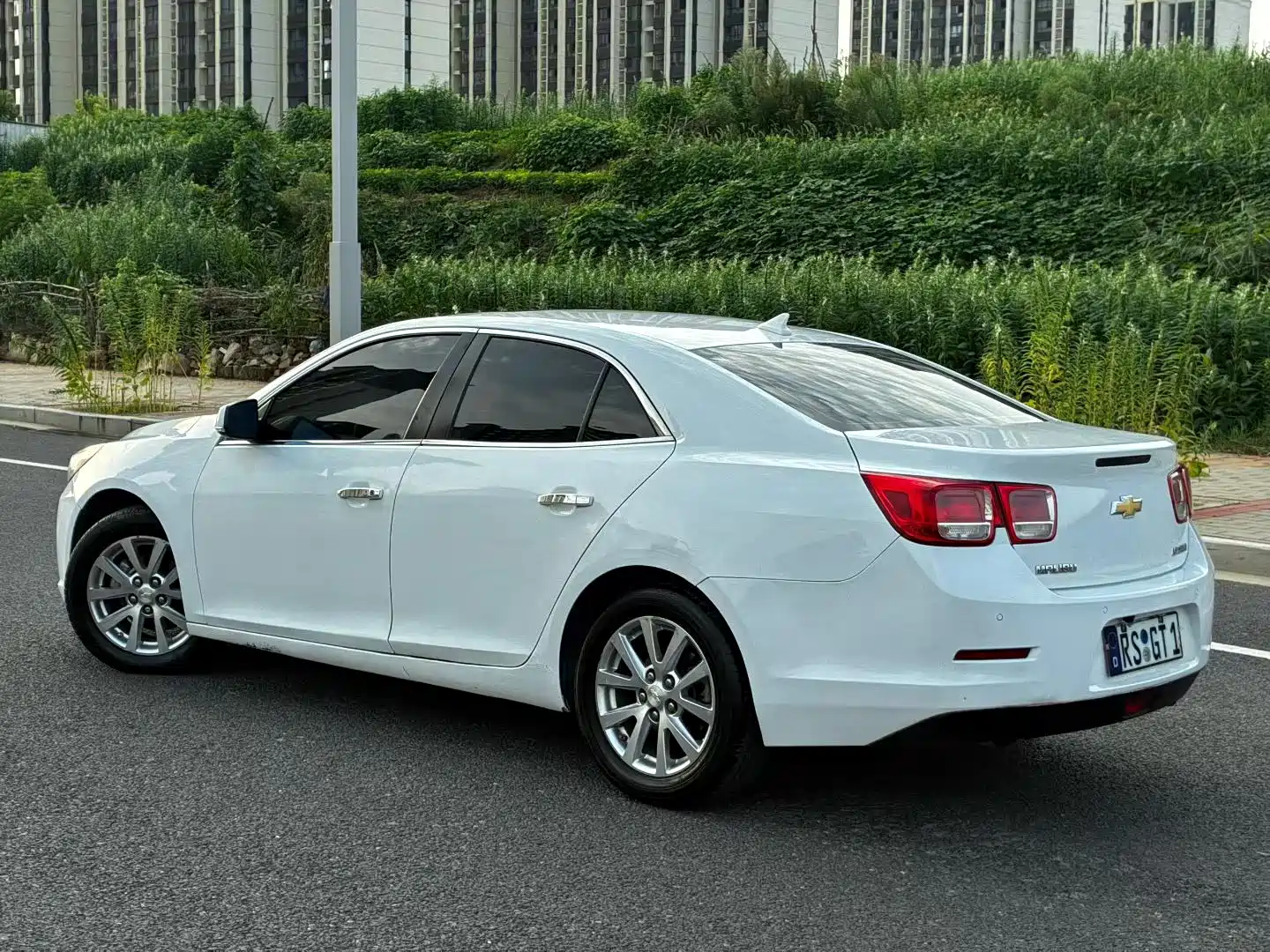 Photo 9 - Chevrolet Malibu