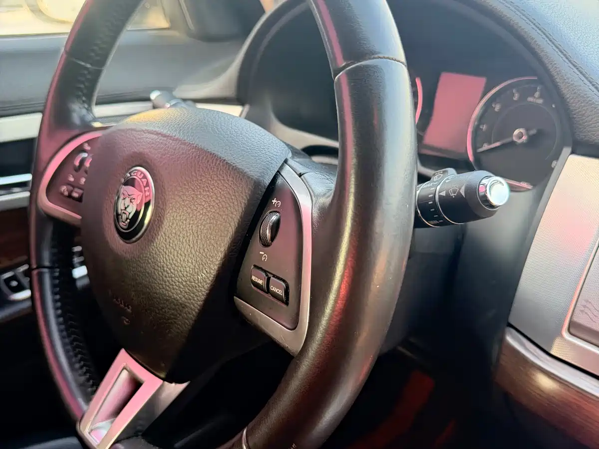 Jaguar XF 2014 2015 XF 2.0T Style Edition