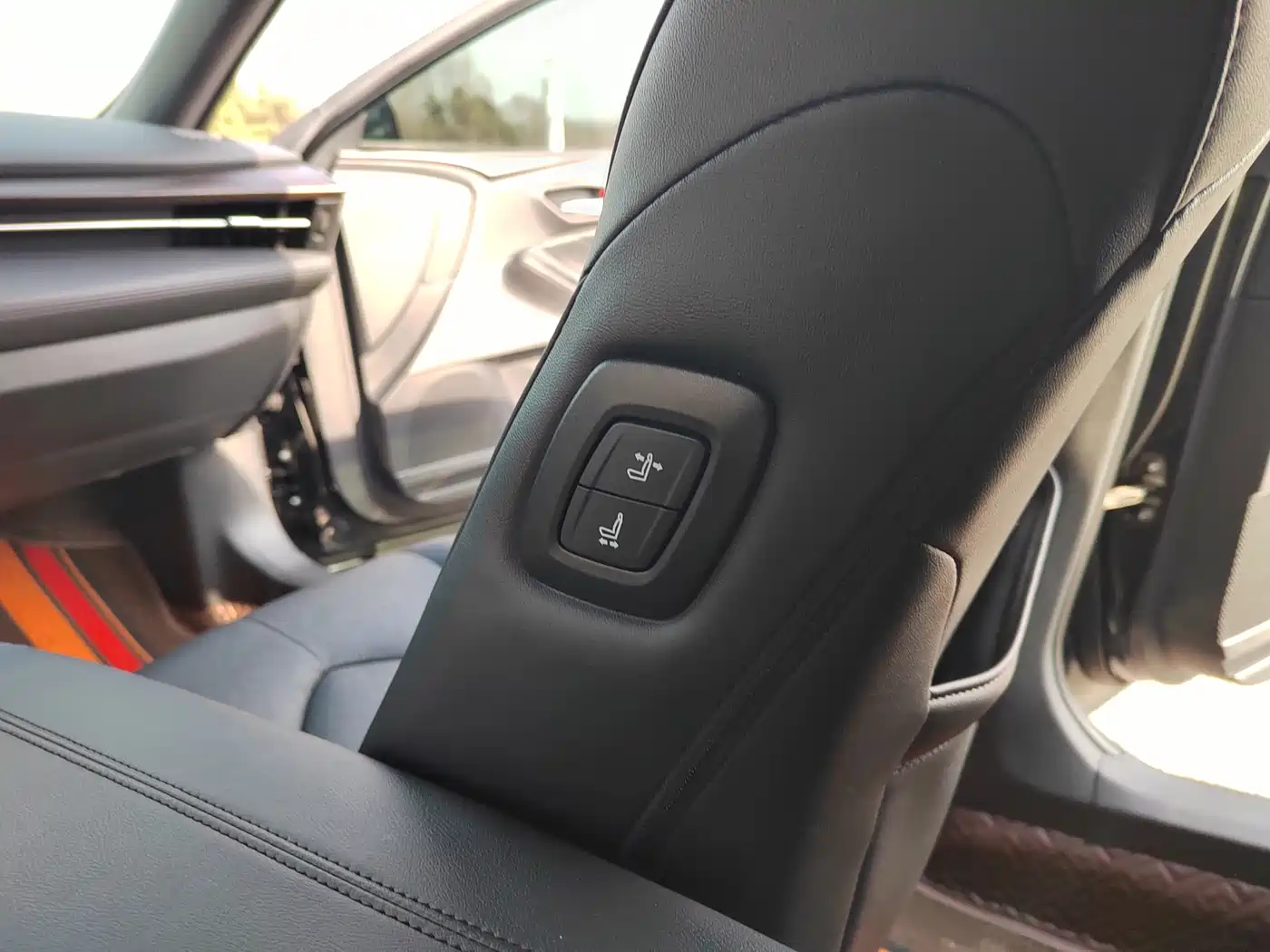 Toyota Avalon 2022 2.5L Luxury Edition фото 13